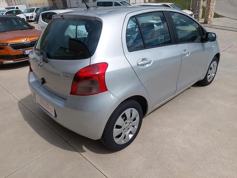 Usata Toyota Yaris Sol 84 CV (61 kW) 2007 Grigio Utilitaria