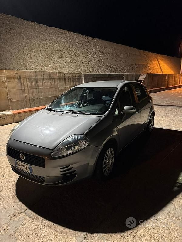 Usata Fiat Grande Punto 90 CV (66 kW) 2008 Grigio Utilitaria
