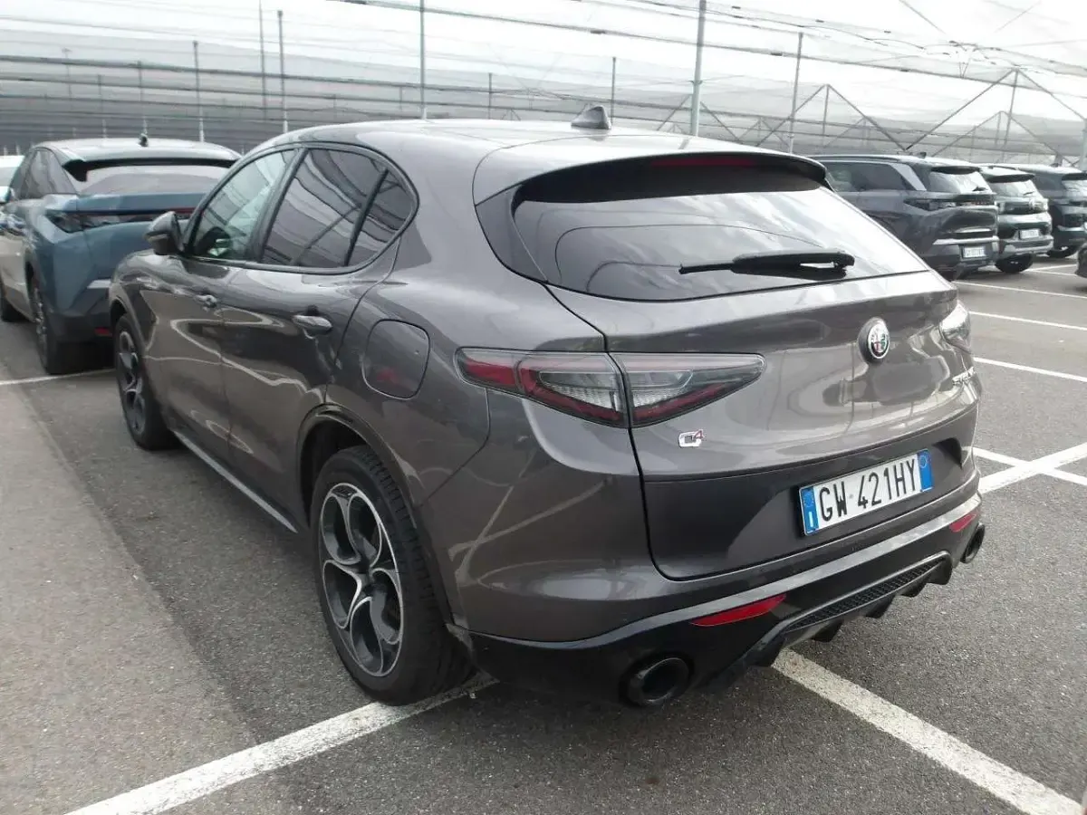 Usata Alfa Romeo Stelvio Veloce 209 CV (153 kW) 2024 Grigio vesuvio SUV