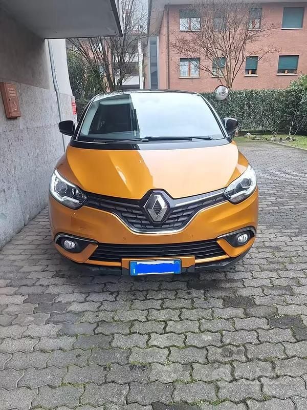 Usata Renault Scénic IV Intens 110 CV (80 kW) 2017 Giallo Monovolume