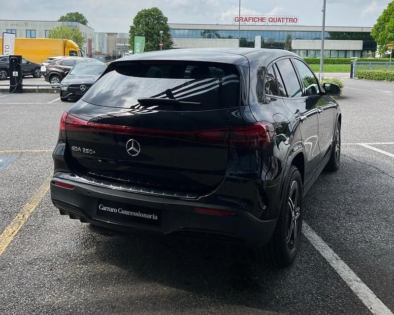 Usata Mercedes EQA250+ Advanced Plus 94 kW (129 CV) 2024 Vernice nero cosmo SUV