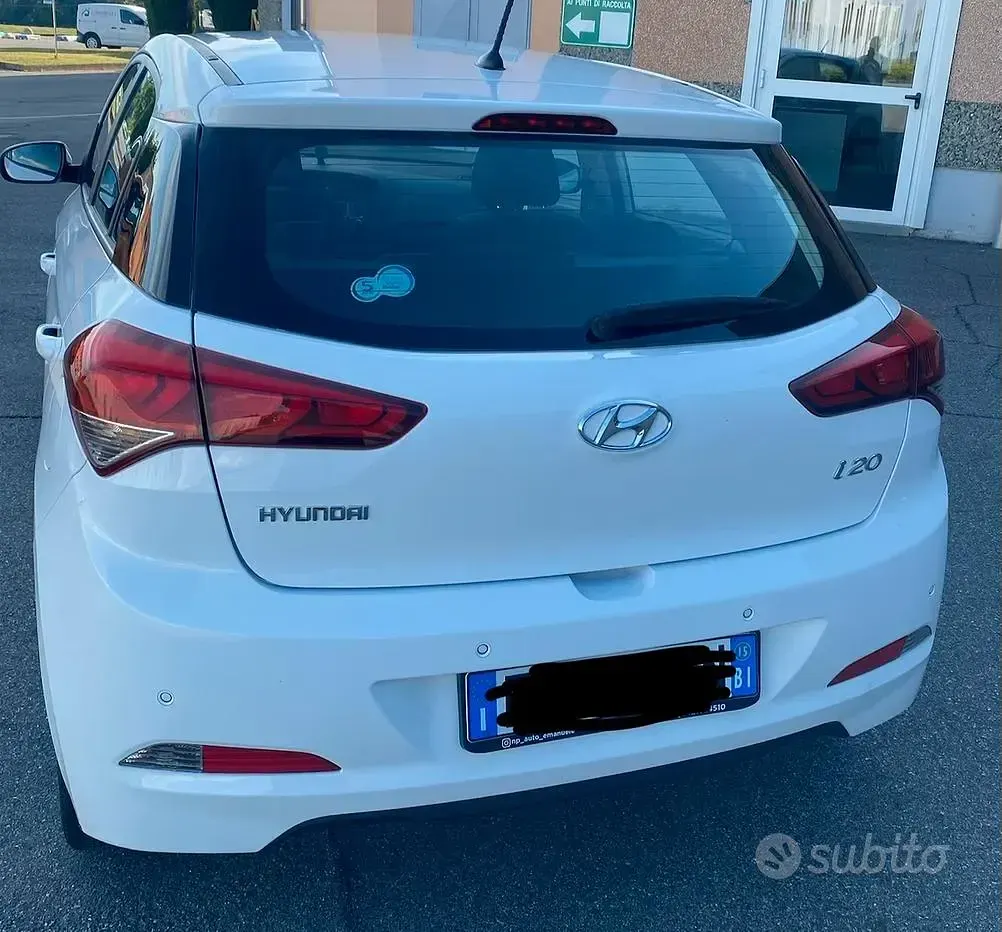 Usata Hyundai i20 Comfort 78 CV (57 kW) 2015 Bianco Berlina