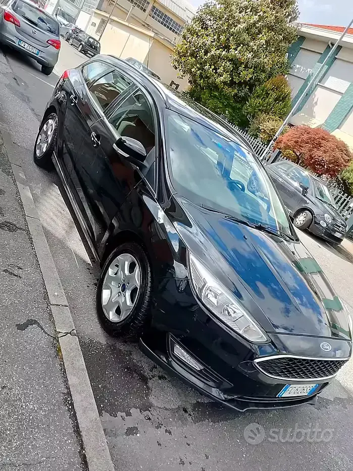 Käytetty Ford Focus 120 HP (88 kW) 2016 Musta Farmari