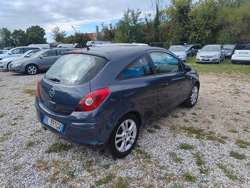 Usata Opel Corsa Sport 75 CV (55 kW) 2007 Grigio Berlina