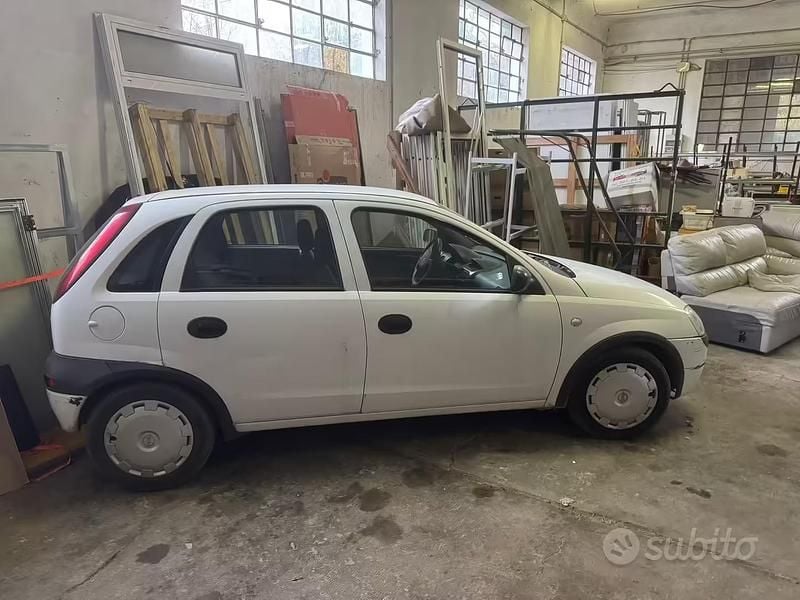 Usata Opel Corsa 58 CV (42 kW) 2002 Bianco Utilitaria