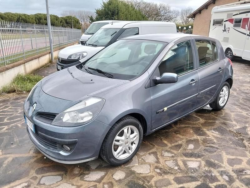 Usata Renault Clio II Dynamique 85 CV (62 kW) 2006 Blu Berlina