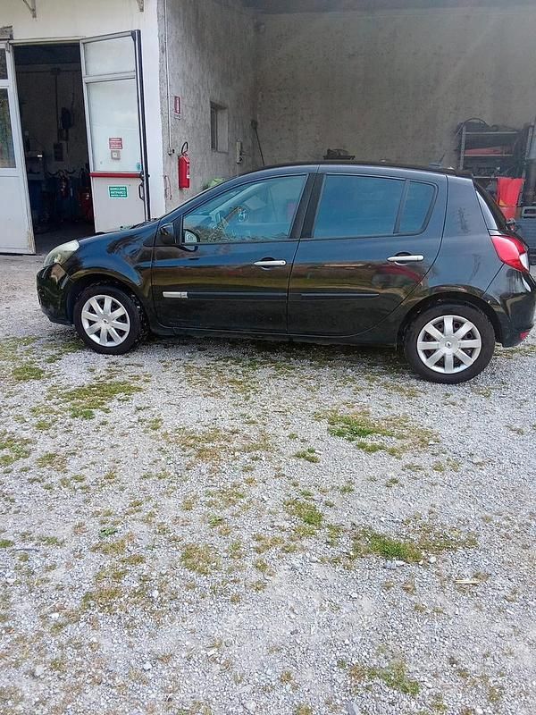 Usata Renault Clio II 63 CV (46 kW) 2010 Nero Utilitaria