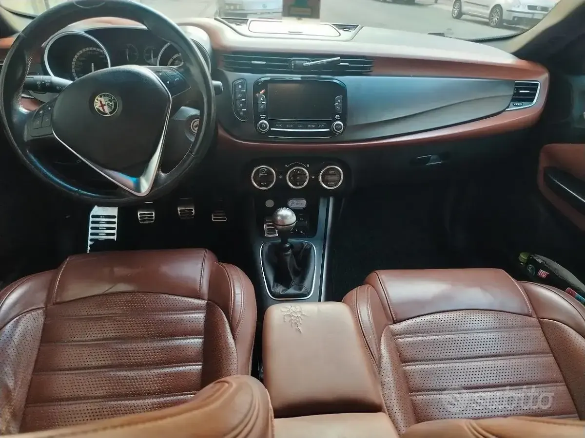 Usata Alfa Romeo Giulietta Exclusive 105 CV (77 kW) 2013 Bluazzurro Utilitaria