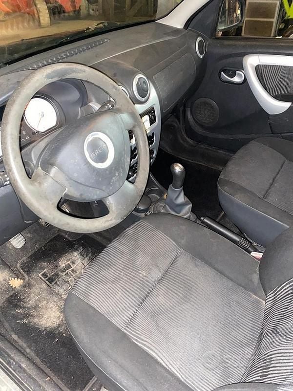 Usata Dacia Sandero 75 CV (55 kW) 2010 Utilitaria