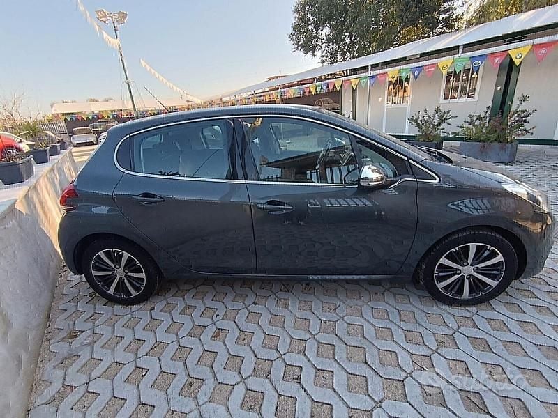Usata Peugeot 208 Access 82 CV (60 kW) 2015 Grigio Utilitaria