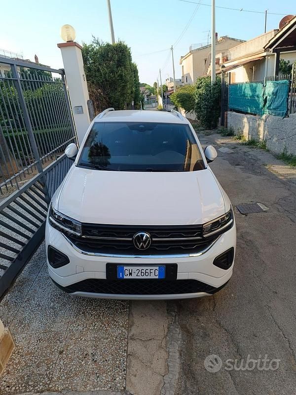 Bianco Usata 2024 VW T-Cross R-line SUV | 24.000 € (Buon prezzo) - Immagine 1/4