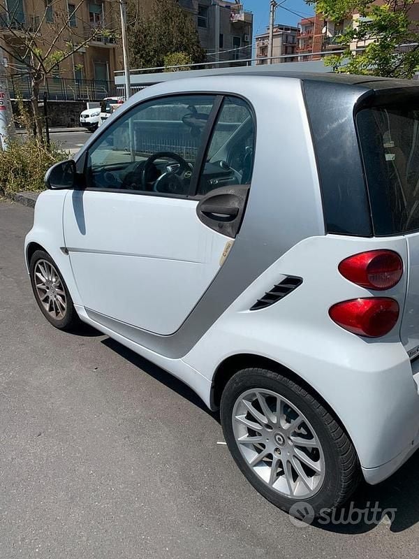 Usata Smart ForTwo Coupé 54 CV (39 kW) 2011 Utilitaria