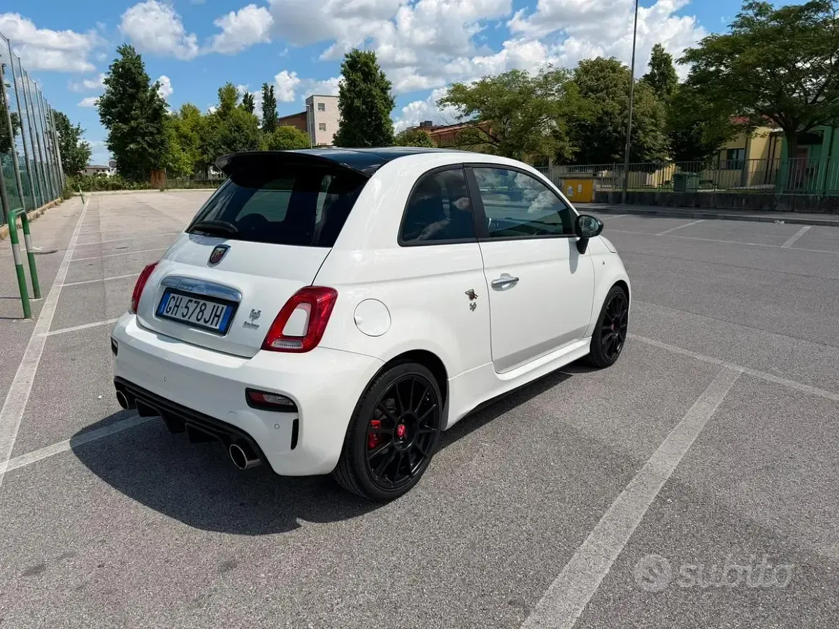 Usata Abarth 500 Turismo 165 CV (121 kW) 2021 Bianco Berlina