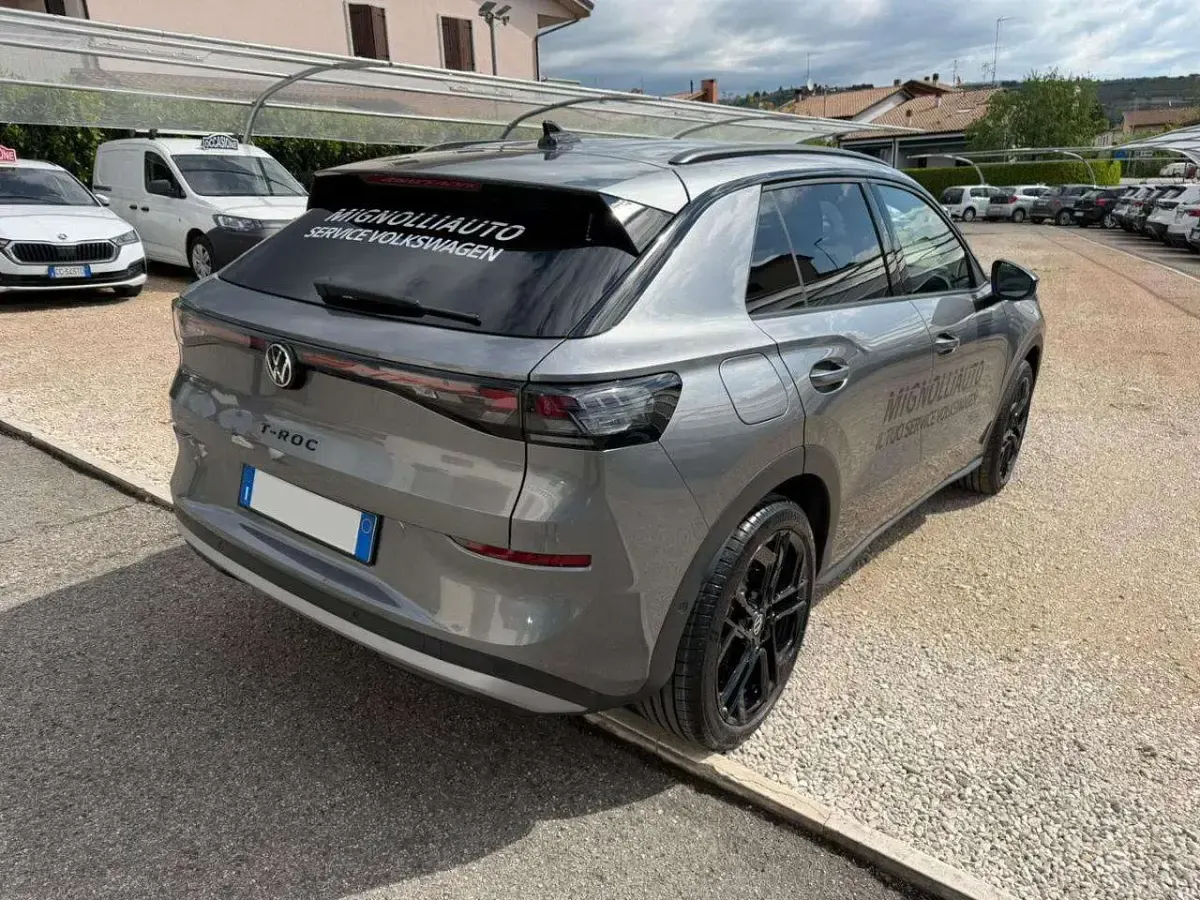 Nuova VW T-Roc Style 116 CV (85 kW) 2026 Grigio scuro SUV