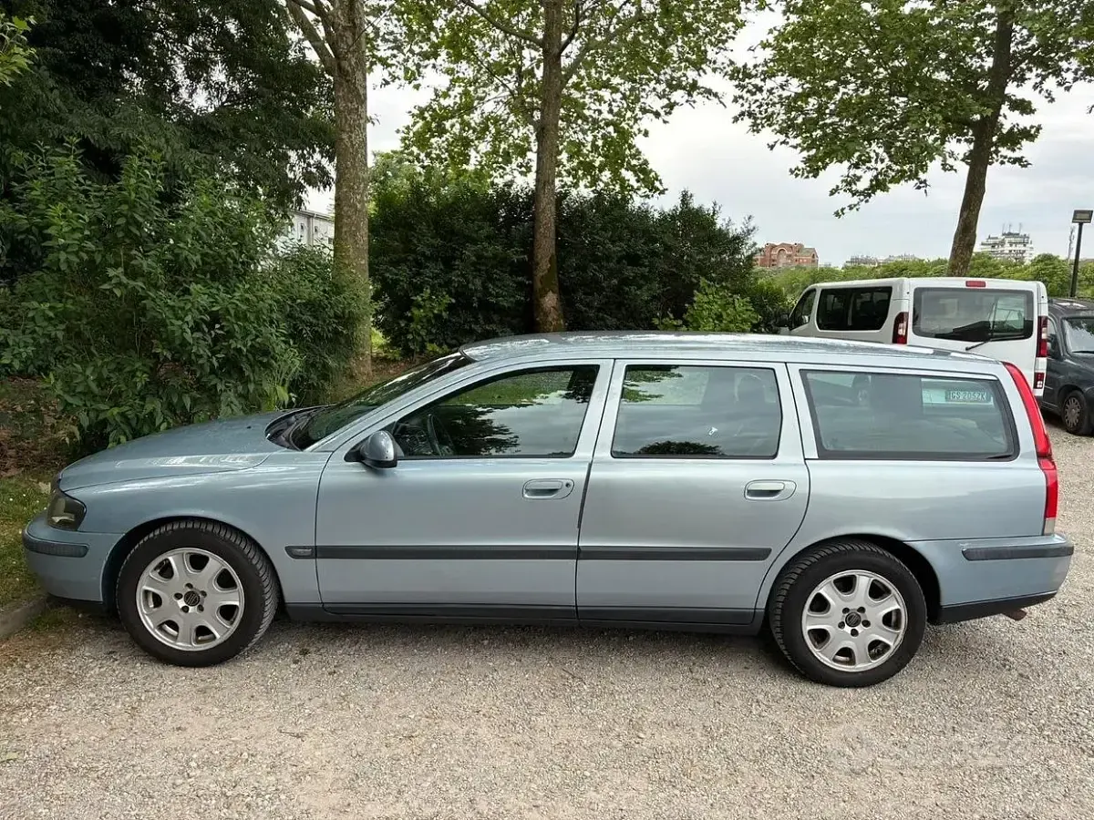 Usata Volvo V70 170 CV (125 kW) 2001 Grigio Station wagon