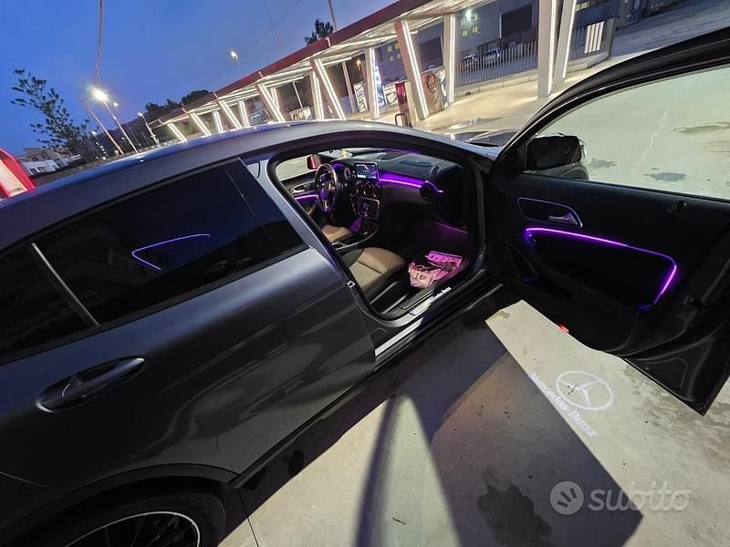 Usata Mercedes GLA200 136 CV (100 kW) 2014 Grigio SUV