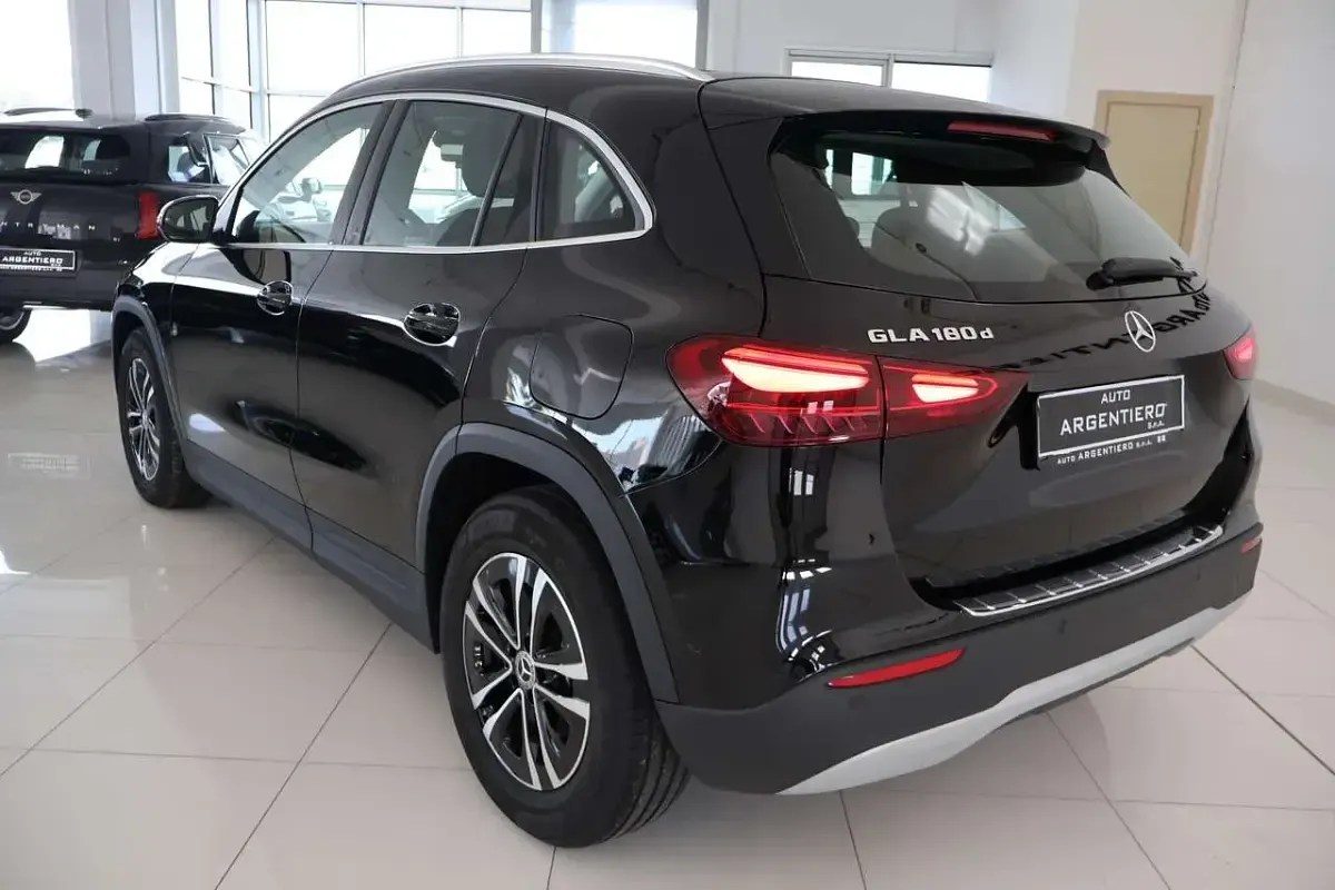 Usata Mercedes GLA180 Advanced 116 CV (85 kW) 2025 Nero SUV