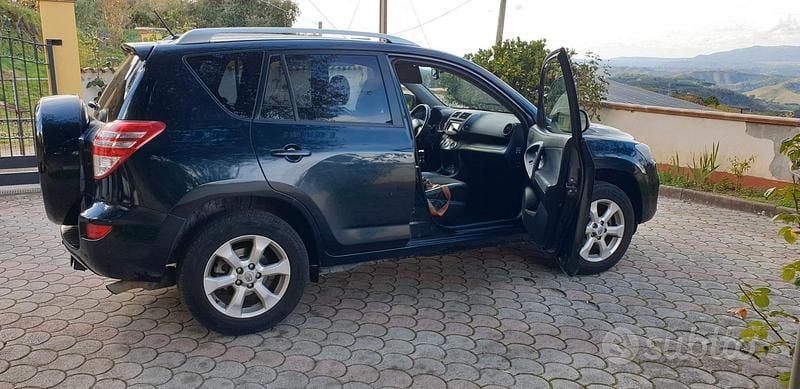 Usata Toyota RAV4 150 CV (110 kW) 2011 Nero SUV