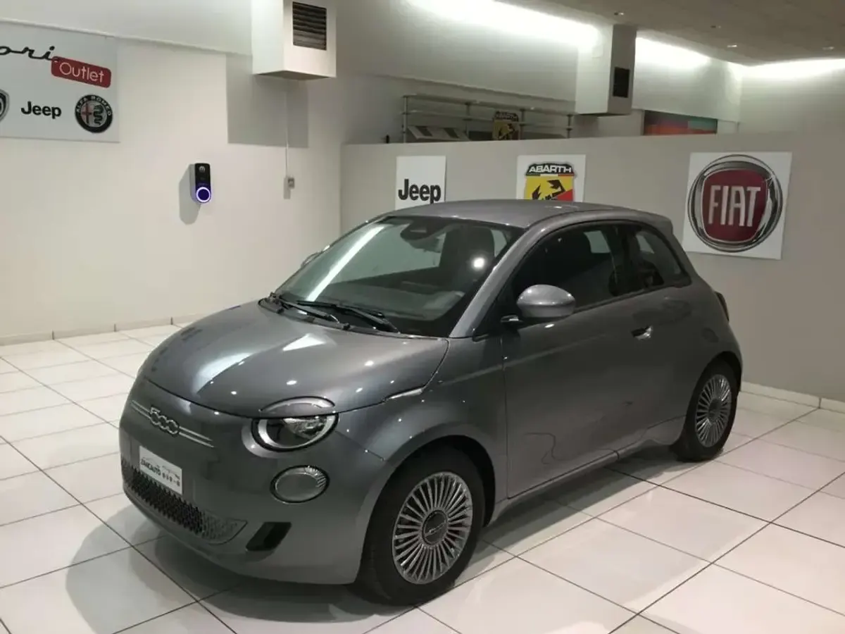Usata Fiat 500e Icon 86 kW (118 CV) 2025 Grigio Berlina