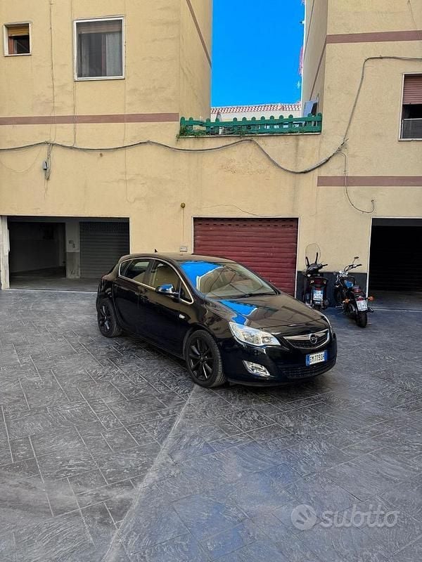 Usata Opel Astra 125 CV (91 kW) 2012 Berlina