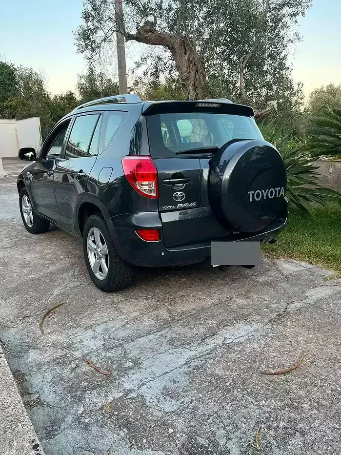 Usata Toyota RAV4 136 CV (100 kW) 2006 Bluazzurro SUV