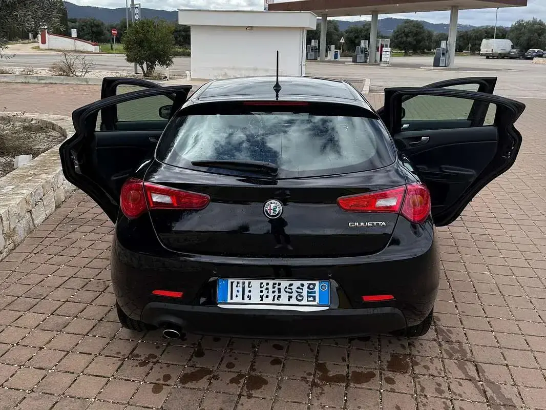 Usata Alfa Romeo Giulietta Super 120 CV (88 kW) 2017 Nero Utilitaria