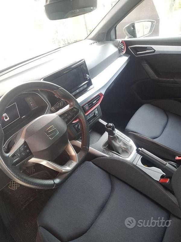 Occasion Seat Arona FR 95 ch (69 kW) 2023 Gris SUV