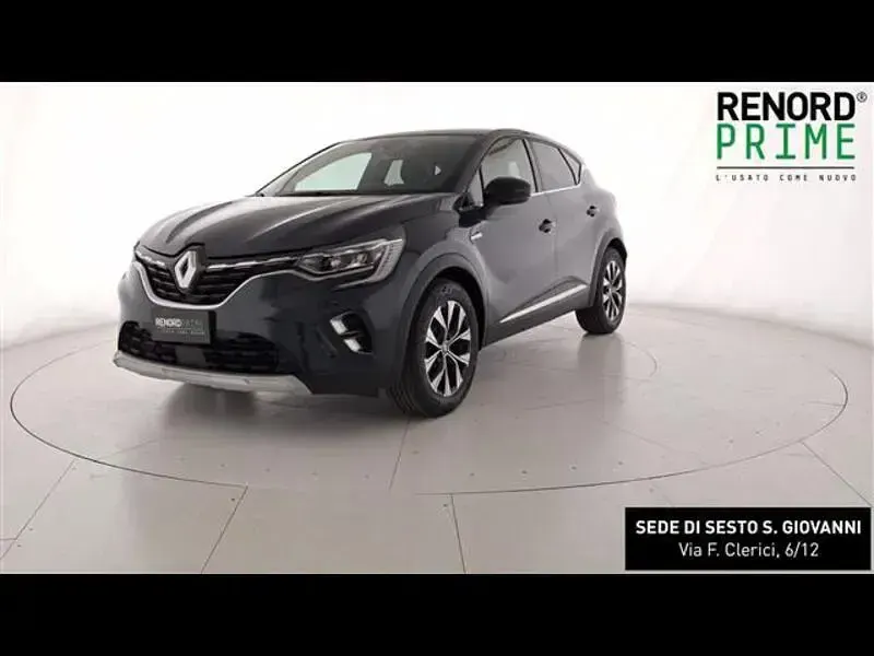 Usata Renault Captur Techno 145 CV (106 kW) 2023 Blu scuro SUV