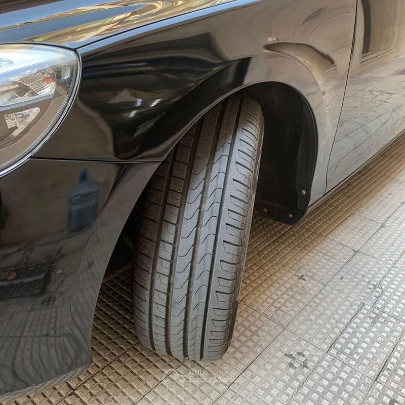 Usata Volvo V40 R-Design Momentum 120 CV (88 kW) 2016 Nero Station wagon