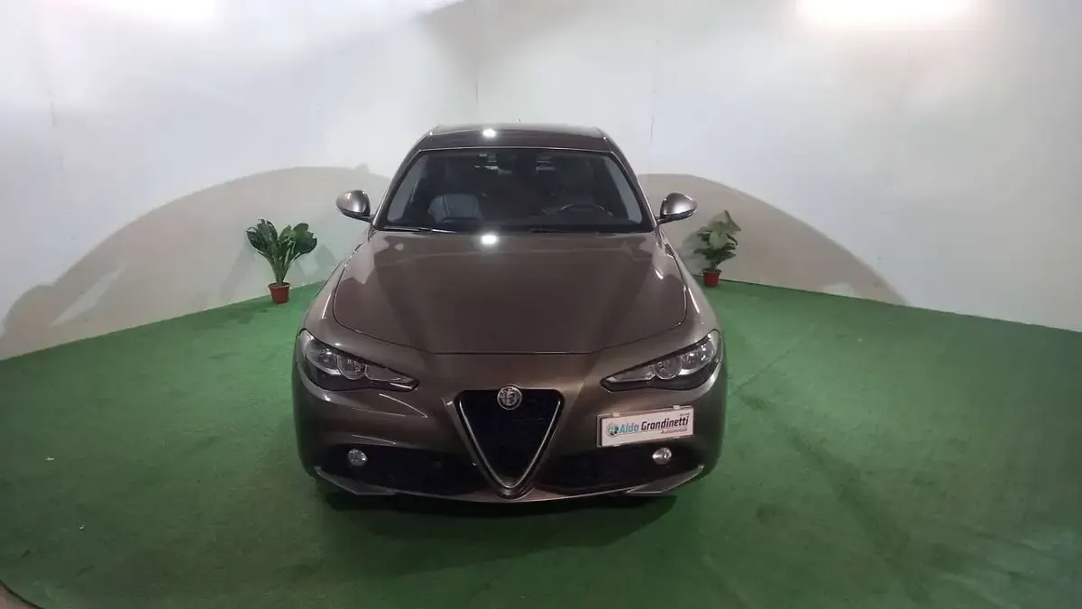 Usata Alfa Romeo Giulia Business 136 CV (100 kW) 2019 Bronzo Berlina