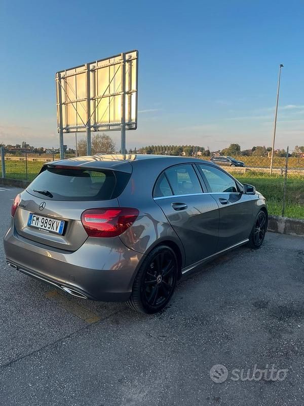 Usata Mercedes A160 90 CV (66 kW) 2017 Marrone Berlina