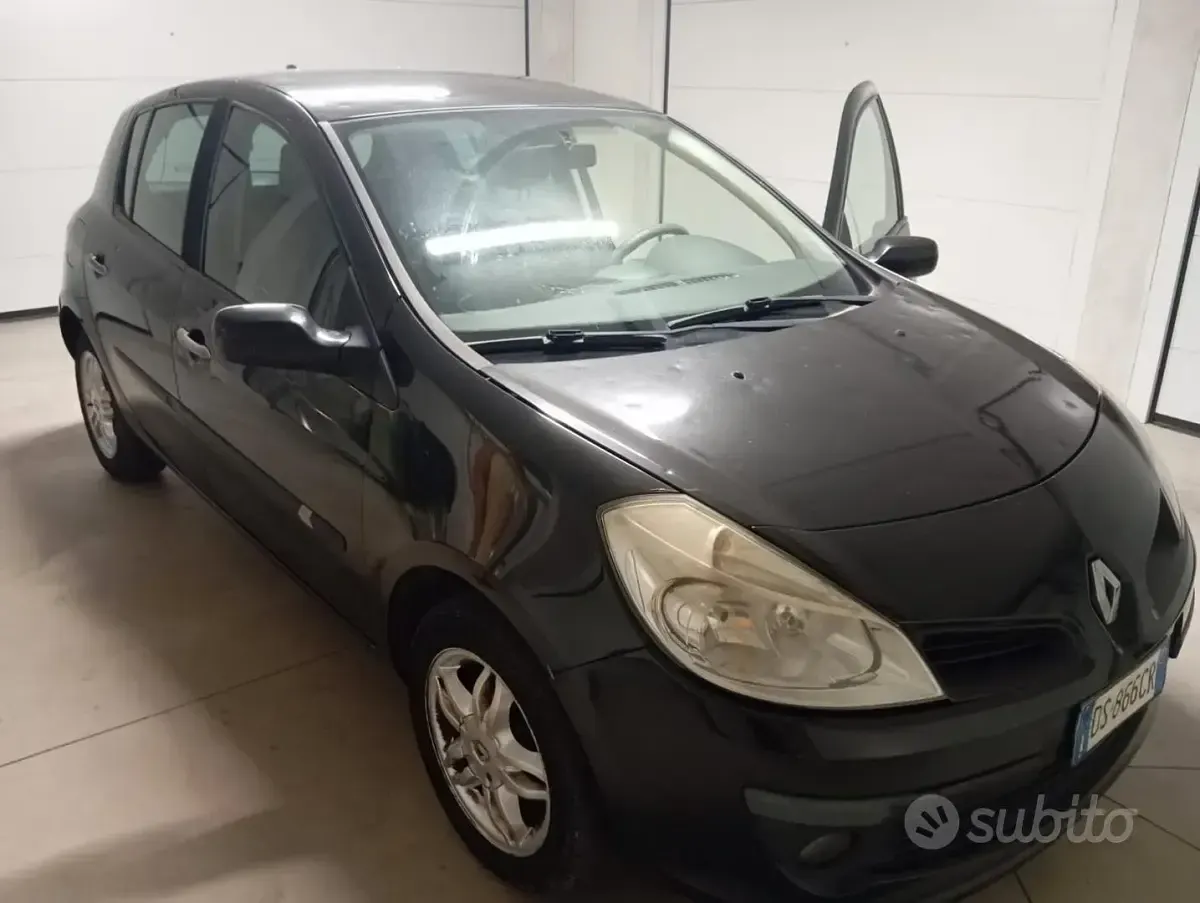 Usata Renault Clio 75 CV (55 kW) 2009 Nero Berlina