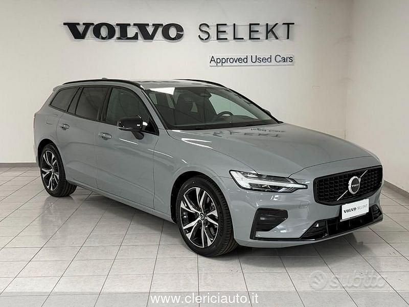 Nuova Volvo V60 Plus 163 CV (119 kW) 2025 Grigio Station wagon