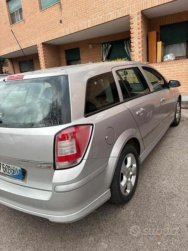 Usata Opel Astra 2008 Grigio Station wagon