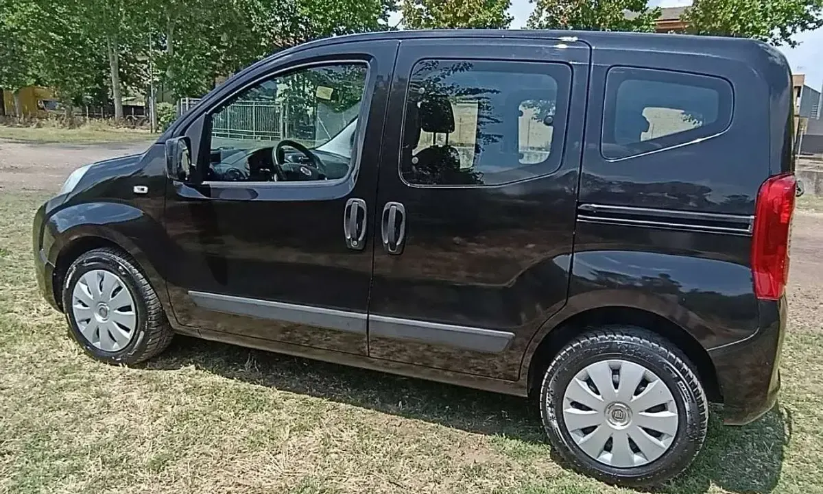 Usata Fiat Qubo Trekking 75 CV (55 kW) 2015 Nero Monovolume