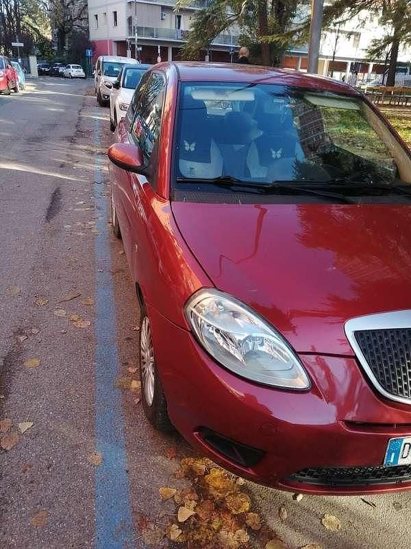 Usata Lancia Ypsilon 60 CV (44 kW) 2006 Rosso Utilitaria