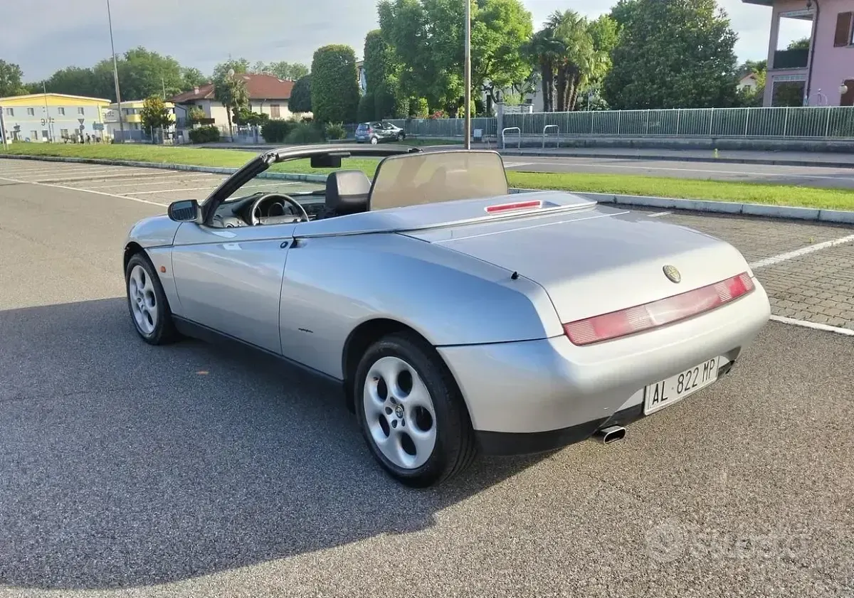 Usata Alfa Romeo Spider 150 CV (110 kW) 1996 Grigio Cabrio