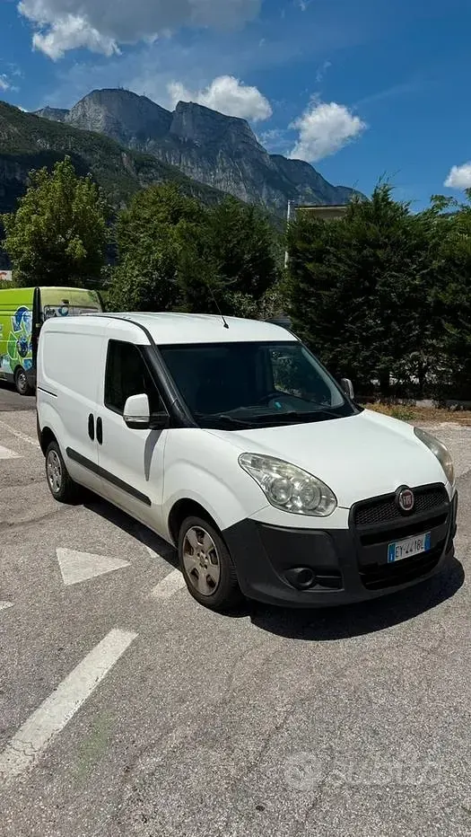 Usata Fiat Doblò 90 CV (66 kW) 2015 Bianco Monovolume
