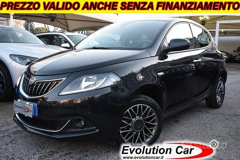 Usata Lancia Ypsilon Gold 69 CV (50 kW) 2023 Nero metallizzato Utilitaria