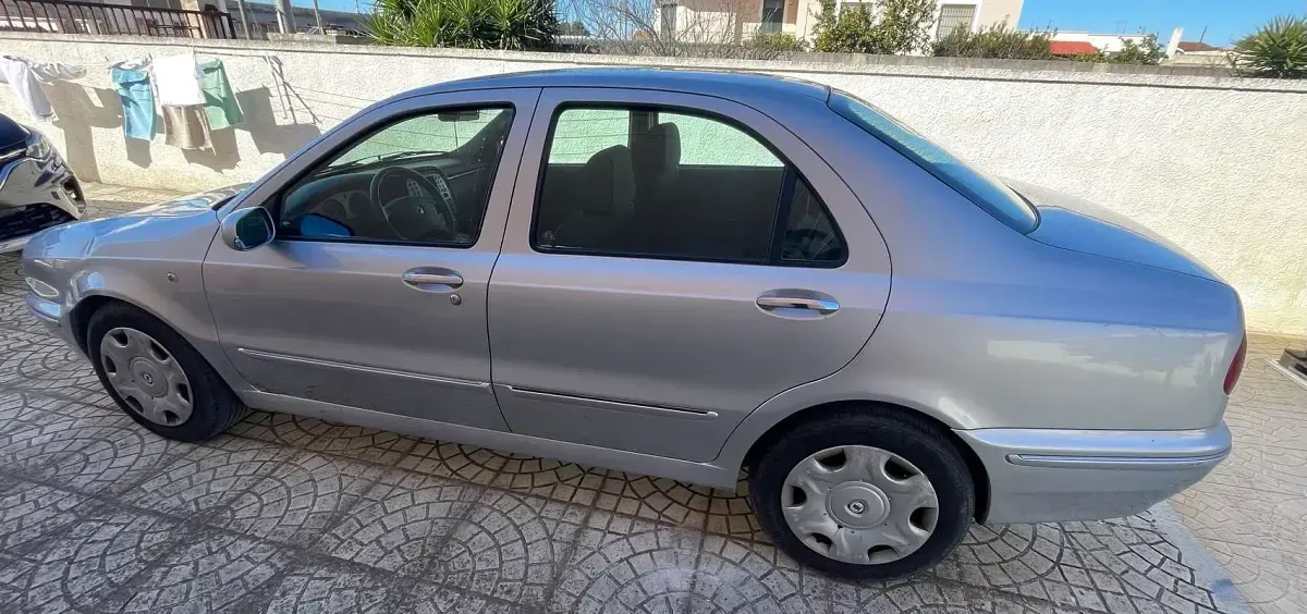 Usata Lancia Lybra 116 CV (85 kW) 2002 Argento Berlina