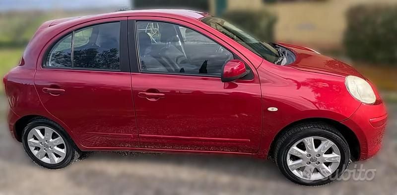 Usata Nissan Micra 98 CV (72 kW) 2011 Rosso Utilitaria