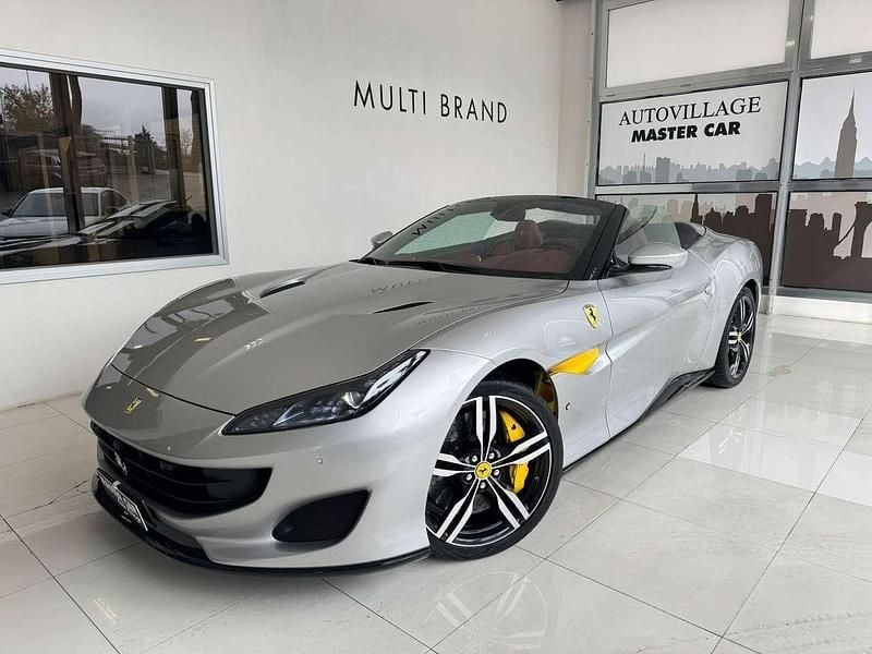 Argento Usata 2020 Ferrari Portofino Cabrio | 219.900 € (Buon prezzo) - Immagine 1/4