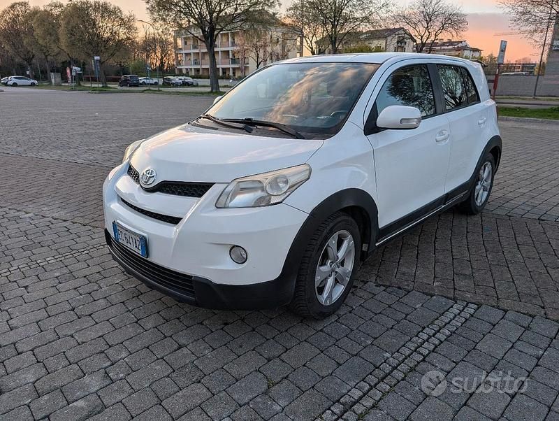 Usata Toyota Urban Cruiser 100 CV (73 kW) 2010 Bianco Utilitaria