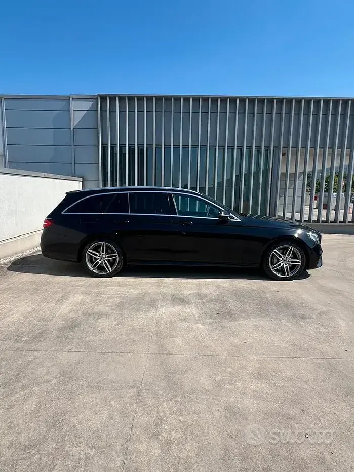Usata Mercedes E220 AMG 194 CV (142 kW) 2017 Nero Station wagon