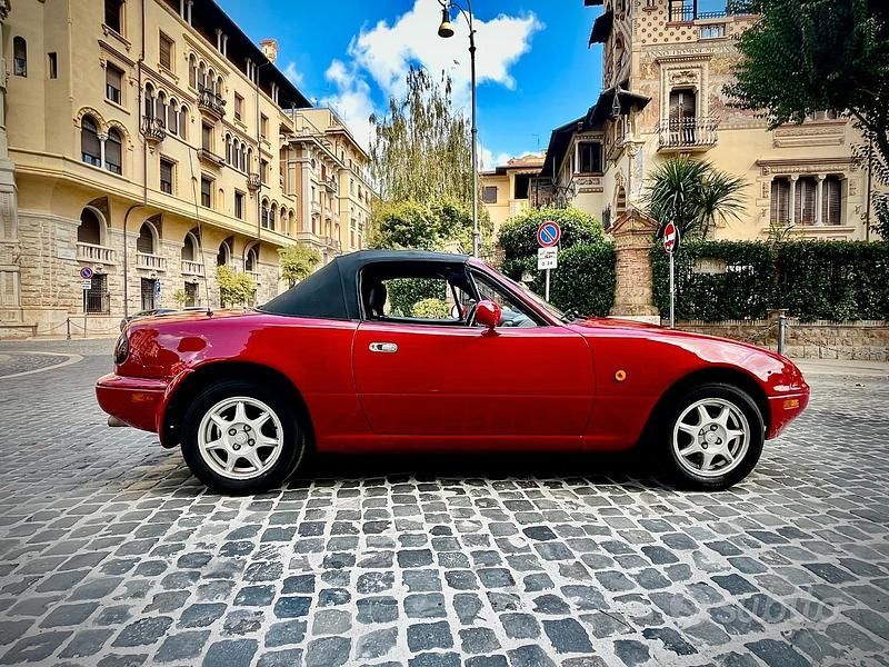 Usata Mazda MX5 90 CV (66 kW) 1996 Rosso Cabrio