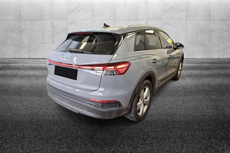 Usata Audi Q4 e-tron Comfort 69 kW (95 CV) 2023 Grigio metallizzato SUV