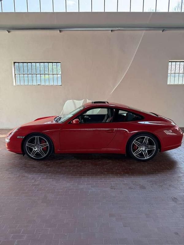 Usata Porsche 911 Carrera S 355 CV (261 kW) 2008 Indischrot/ guards red Coupé