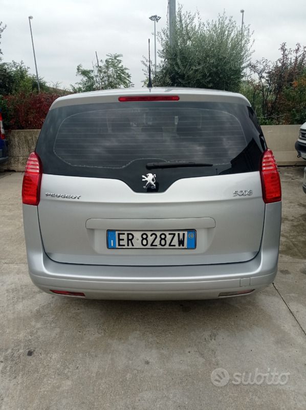 Usata Peugeot 5008 115 CV (84 kW) 2013 Grigio Monovolume