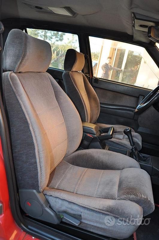 Usata Alfa Romeo 75 148 CV (108 kW) 1988 Rosso Berlina