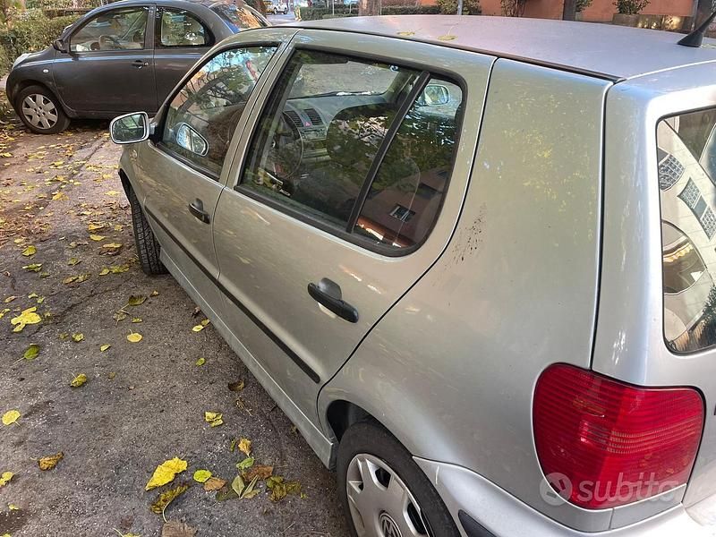 Usata VW Polo 48 CV (35 kW) 2000 Grigio Utilitaria